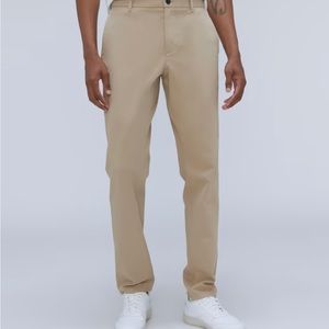 Performance chino 4-way stretch and an authentic chino look for everyday wear.